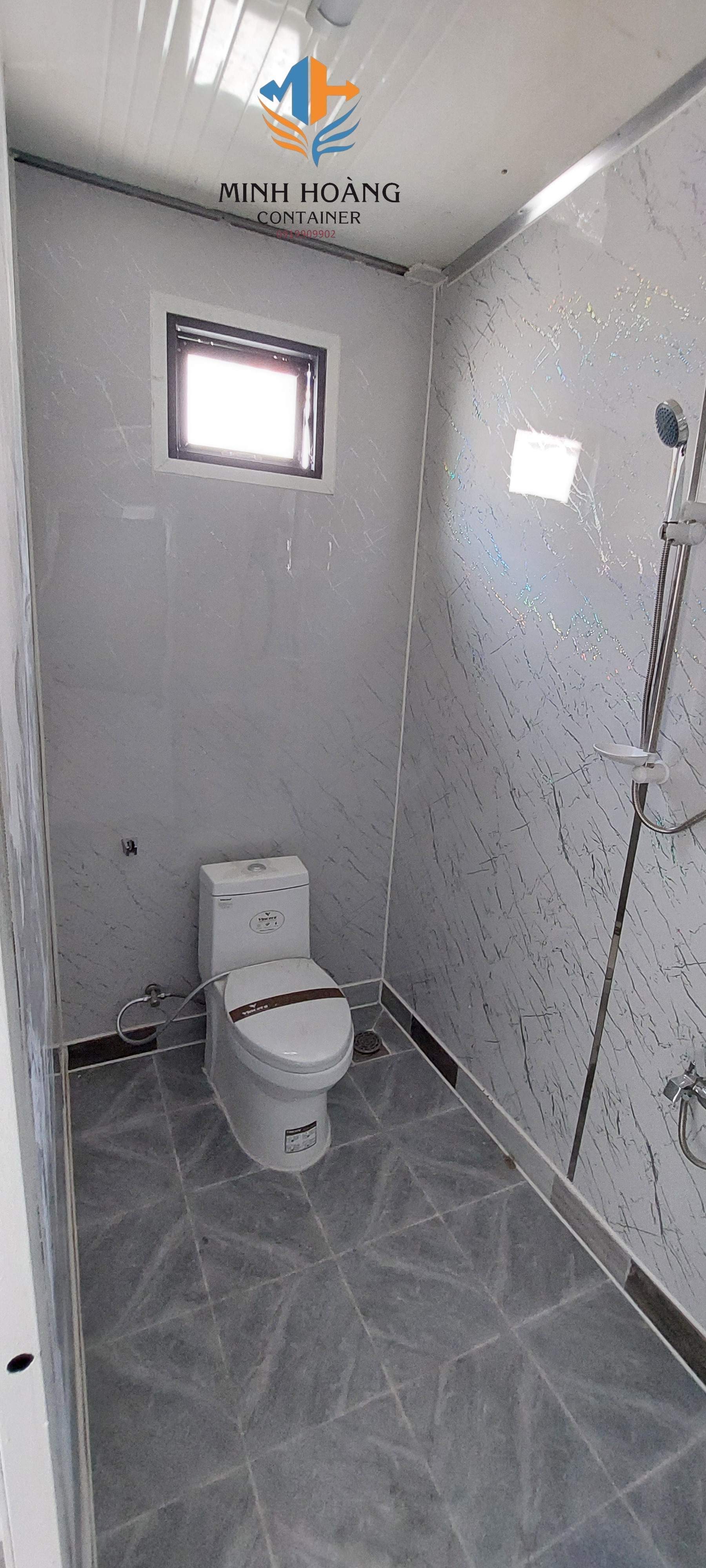 Container văn phòng 20 feet xanh lá hiện đại có toilet trang bị đầy đủ thiết bị